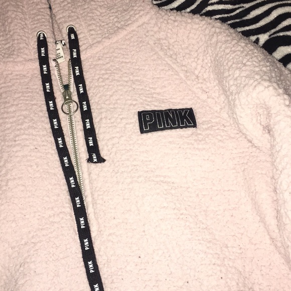 VS fuzzy sweater (light pink) - Picture 4 of 7